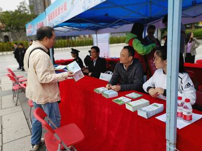 荔灣發(fā)放環(huán)保指引手冊(cè)，助力企業(yè)便捷辦理環(huán)保手續(xù)與咨詢服務(wù)